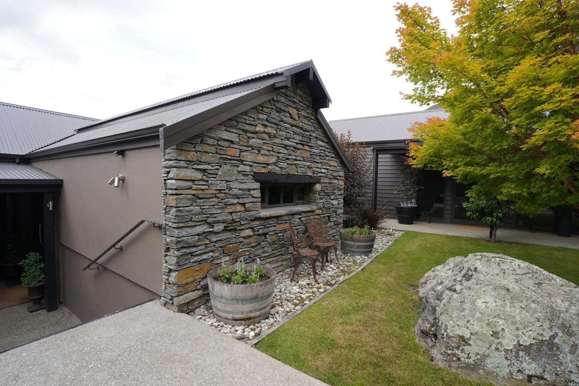 Mt Rosa Lodge Boutique Vineyard Accommodation Wanaka Eksteriør billede